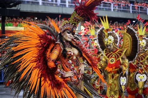 Il Ritmo Brasileiro di Rio de Janeiro: Una Festa Impazzita con la Sensazionale Rosalía!