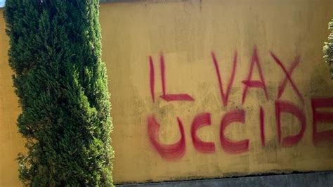  La Trasformazione di Leyla: Dalle Scritte sul Muro a Icona Pop Turca!