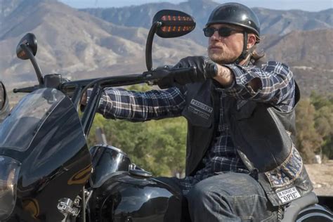 What Bike Does Jax Ride in Sons of Anarchy: Exploring the Symbolism and Cultural Impact of the Harley-Davidson Dyna