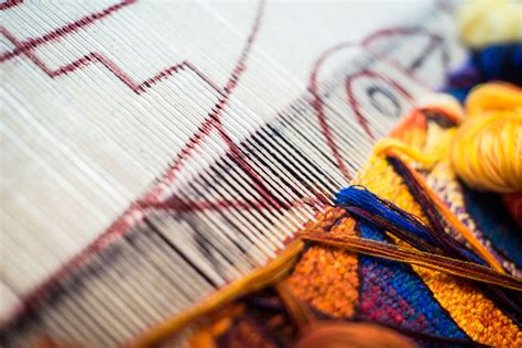 What is Yarn Painting: A Tapestry of Tradition and Imagination